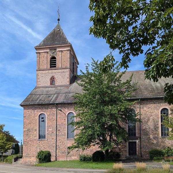 Quelle: Gerd Eichmann (https://commons.wikimedia.org/wiki/File:Achern-Kirche_Unserer_Lieben_Frau-120-ost-2025-gje.jpg), „Achern-Kirche Unserer Lieben Frau-120-ost-2025-gje“, https://creativecommons.org/licenses/by/4.0/legalcode